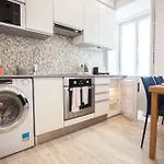 Lisbon Typical And Cosy Apartment